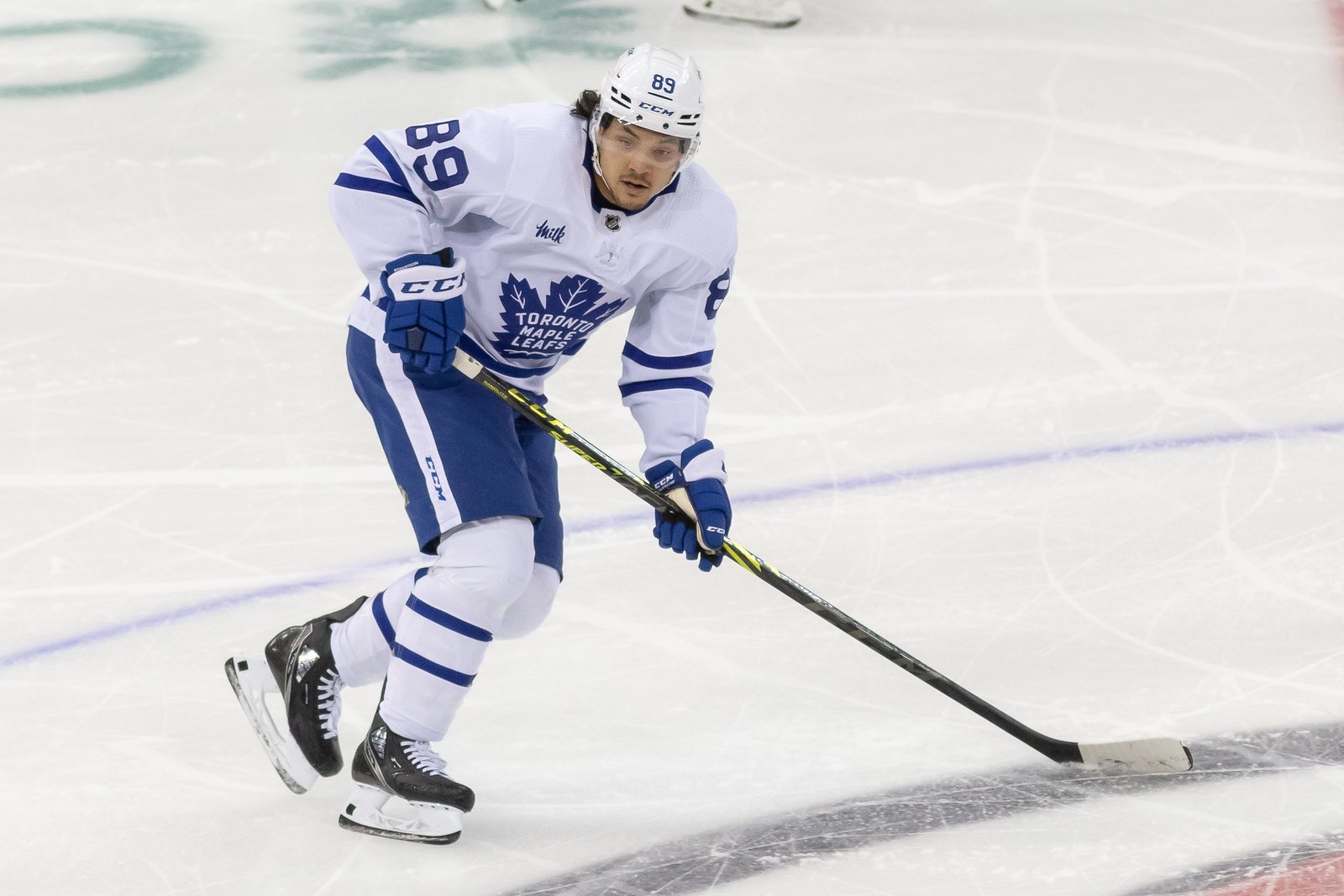 Nicholas Robertson Scores Twice as Maple Leafs Drop Blackhawks 5-2 - The Hockey Writers - NHL News
