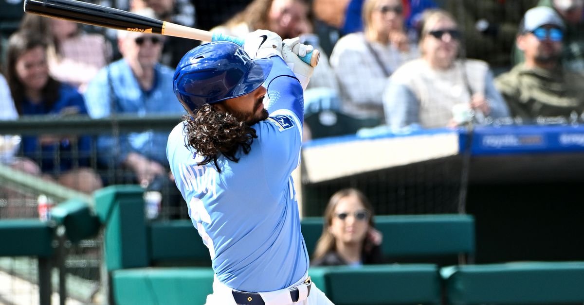 Royals top Brewers 5-2 in Sunday showdown