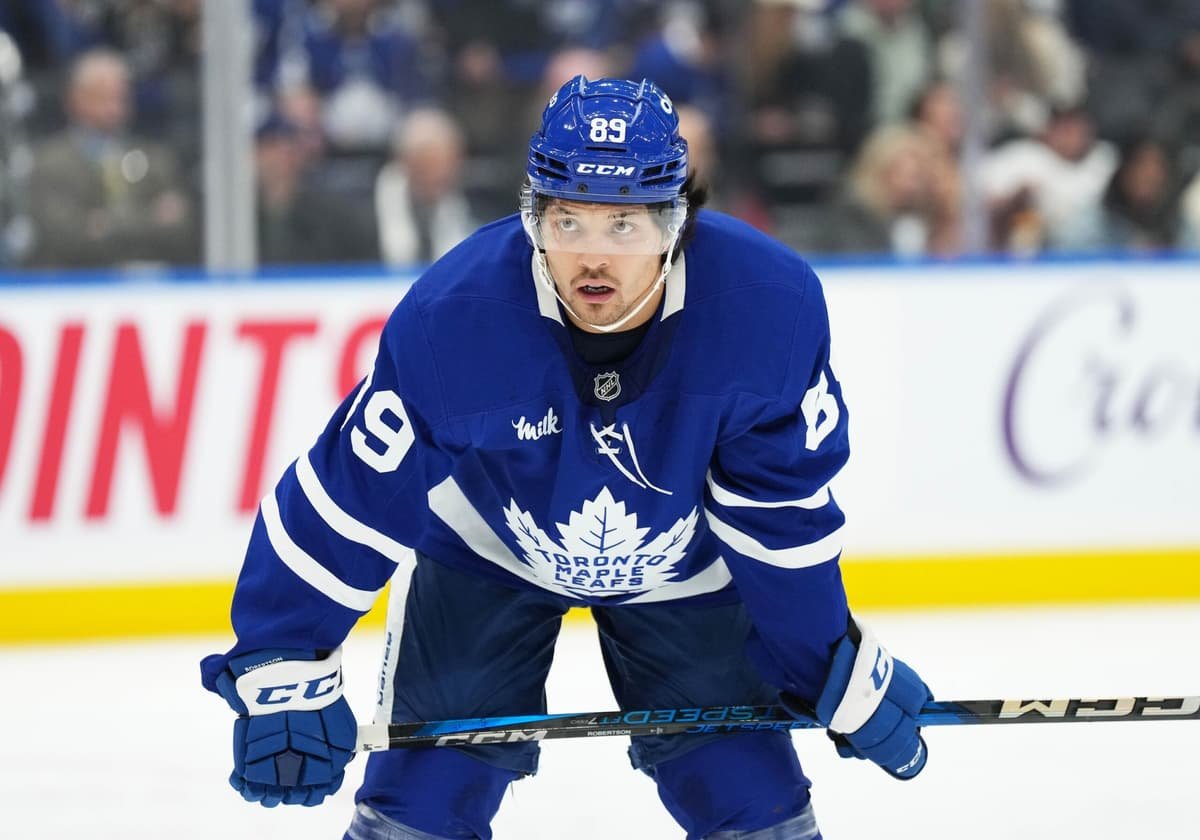 Why Nick Robertson should be playing ahead of Pontus Holmberg