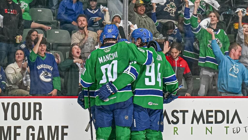 Canucks roll past Roadrunners to take series | TheAHL.com