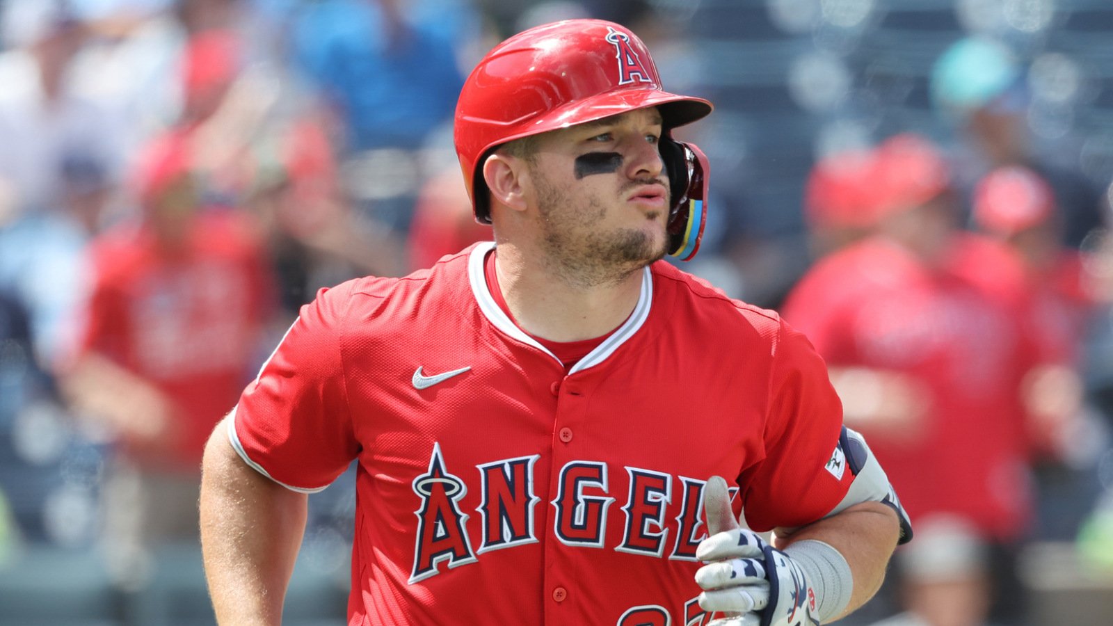 Watch: Mike Trout continues hot start with another monster HR