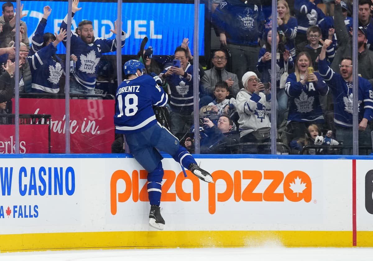 Maple Leafs re-sign Steven Lorentz to 3-year extension worth $1.35M annually