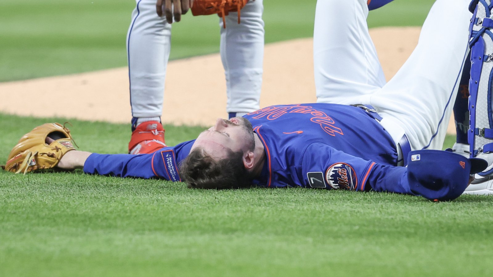 Mets lose key starting pitcher to brutal leg injury