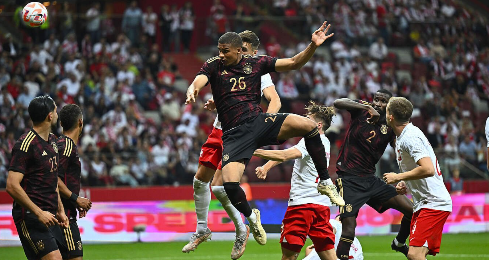 “Keep an eye on this” - €25m centre-back open to Newcastle move as Toon weigh up options