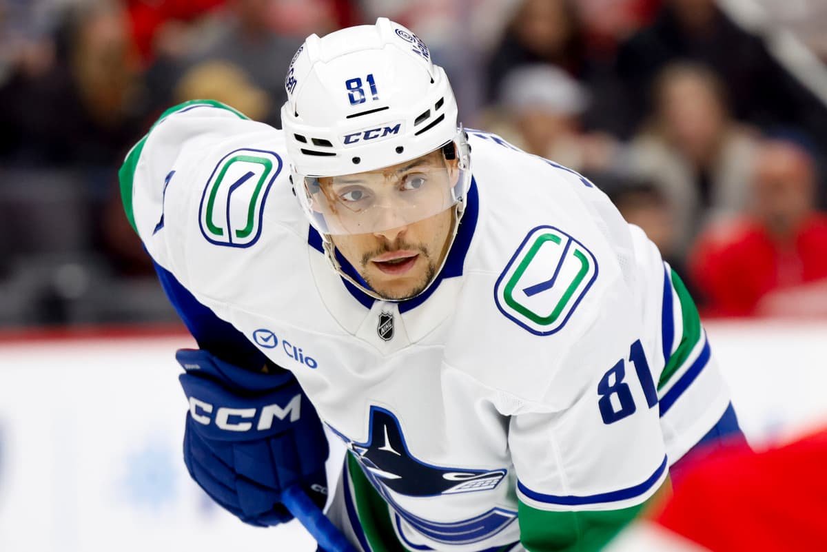 Maple Leafs fans react to the Dakota Joshua trade
