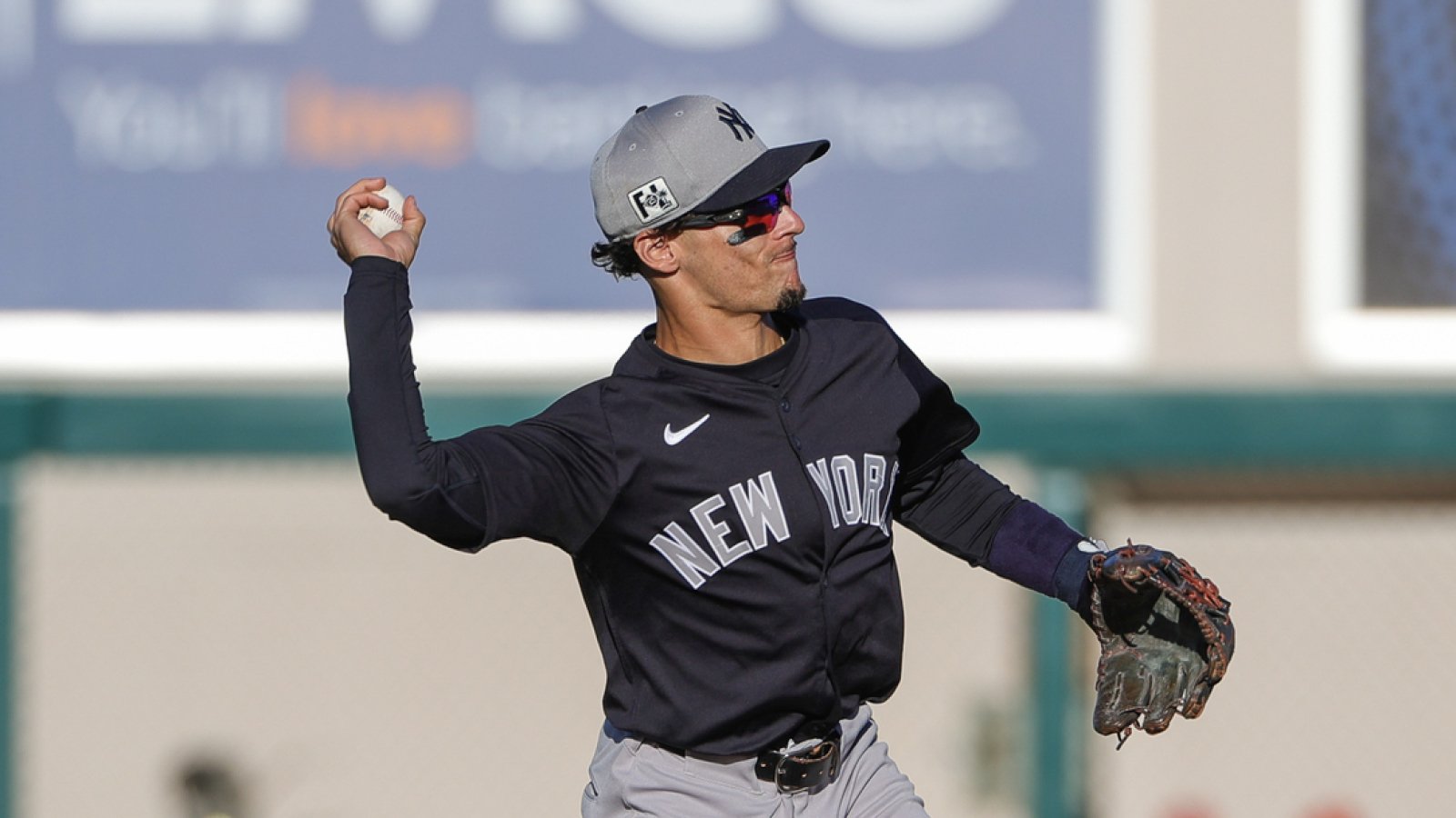 Veteran OF signs with Yankees for fourth time