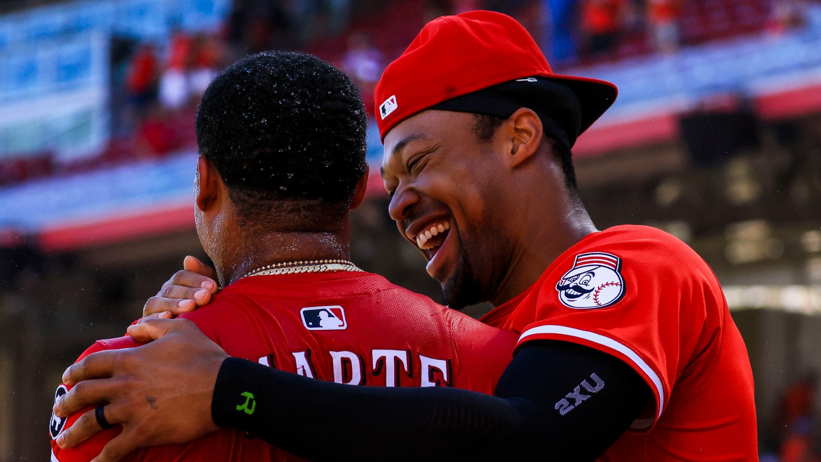 'Rally Reds' do it again with walk-off victory vs. Blue Jays