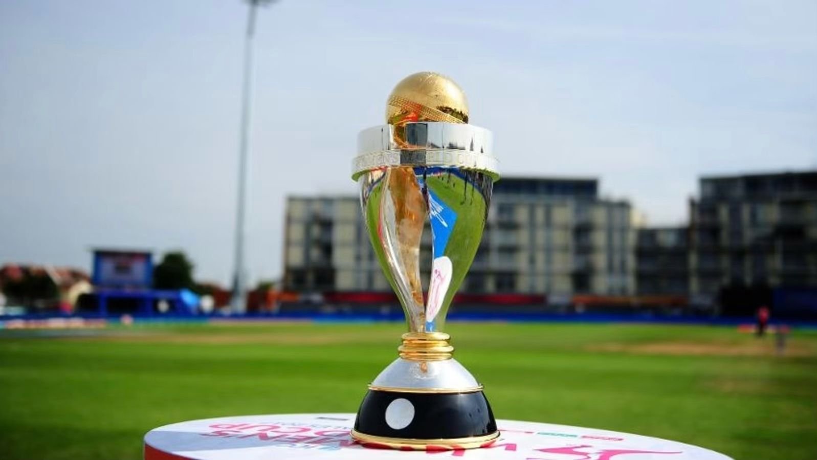 Women's World Cup 2025 is here: Heinrich Klaasen has expressed his support for Women in Blue, and 1xBet gives away Apple gadgets 1