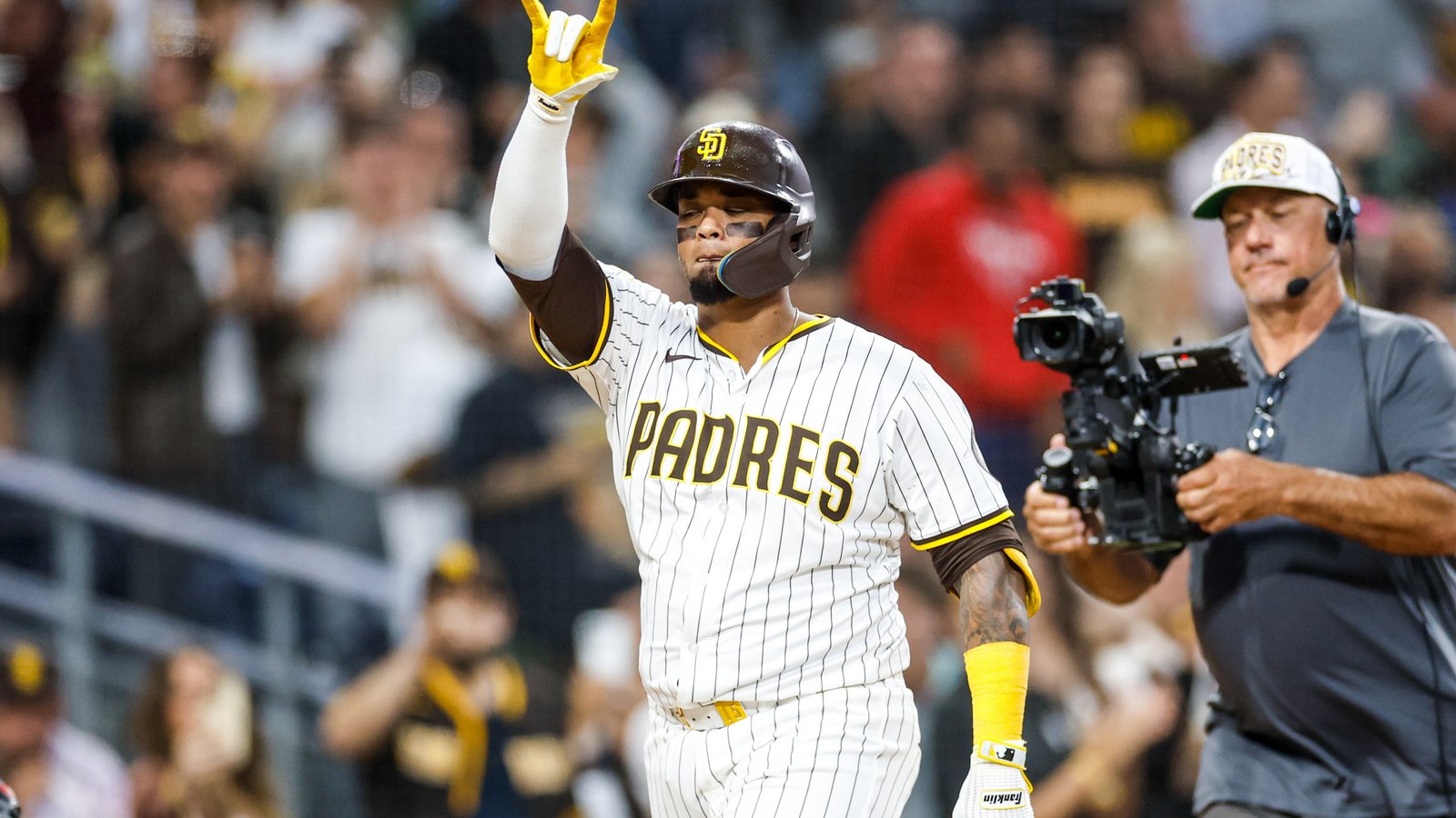 World Series-winning catcher announces MLB retirement