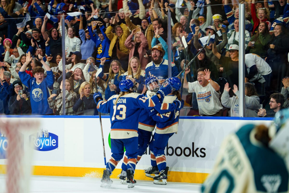 Vancouver Goldeneyes Celebrate